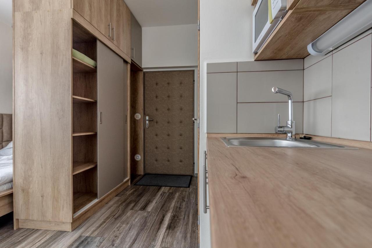 Modern Fully Equipped Studio With Parking Zavadilka 2620 Apartman Ceske Budejovice Kültér fotó